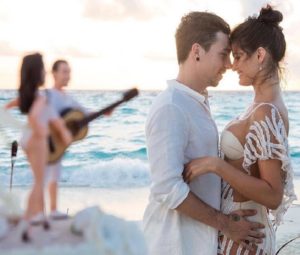 Casamento da modelo Isabeli Fontana e do cantor Di Ferrero nas ilhas Maldivas