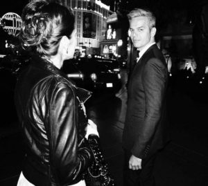 Flavia Alessandra e Otaviano Costa foram surpreendidos pelas filhas com cerimônia na famosa capela de Las Vegas!