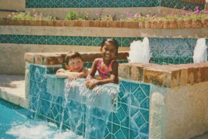 Matt e Laura amigos de infância se casam depois de 20 anos