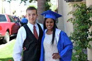 Matt e Laura amigos de infância se casam depois de 20 anos