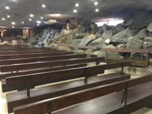 Gruta Nossa Senhora de Lourdes, em Alphaville, Barueri